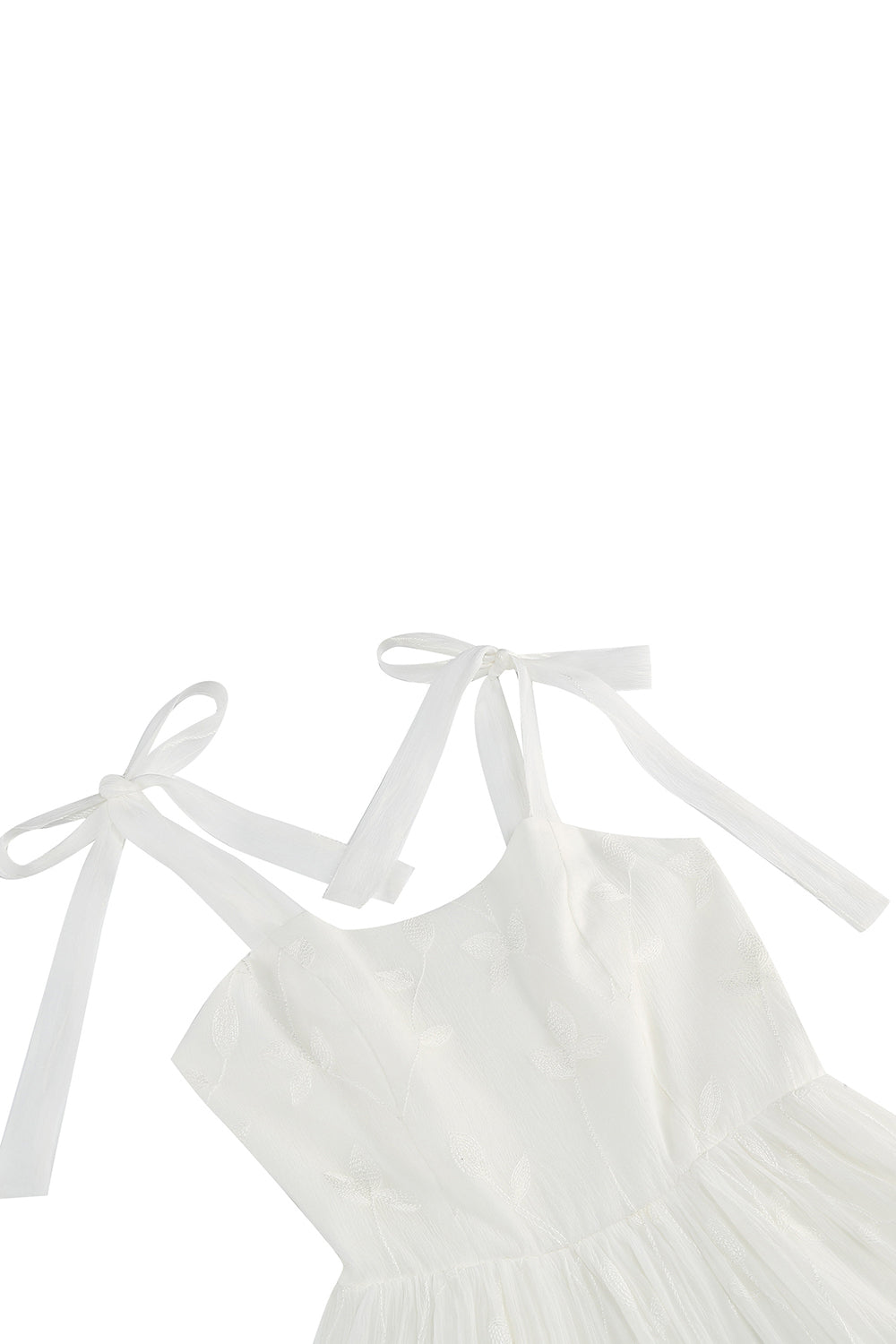 Robe de cocktail blanche courte plissée à bretelles fines – coupe A-ligne